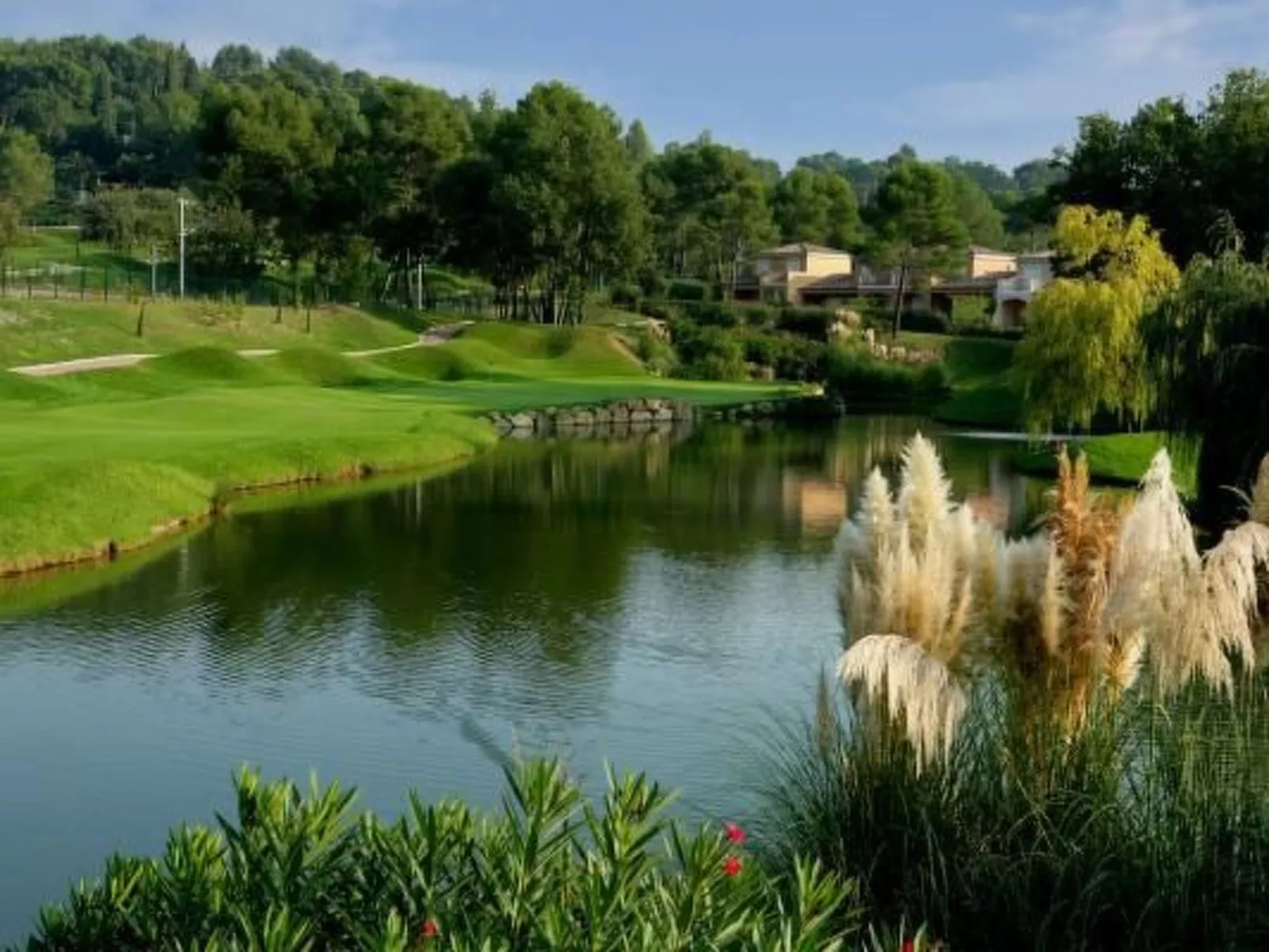 Moderne Wohnung in Mougins mit eigenem Garten-Image-tags.info