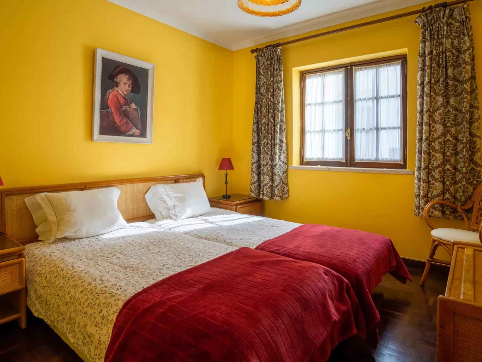 Schönes Ferienhaus in Colares mit Privatem Pool-Binnen