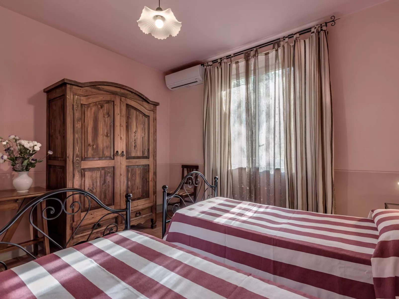 Villa Bellaria mit Pool und Klimaanlage-Binnen