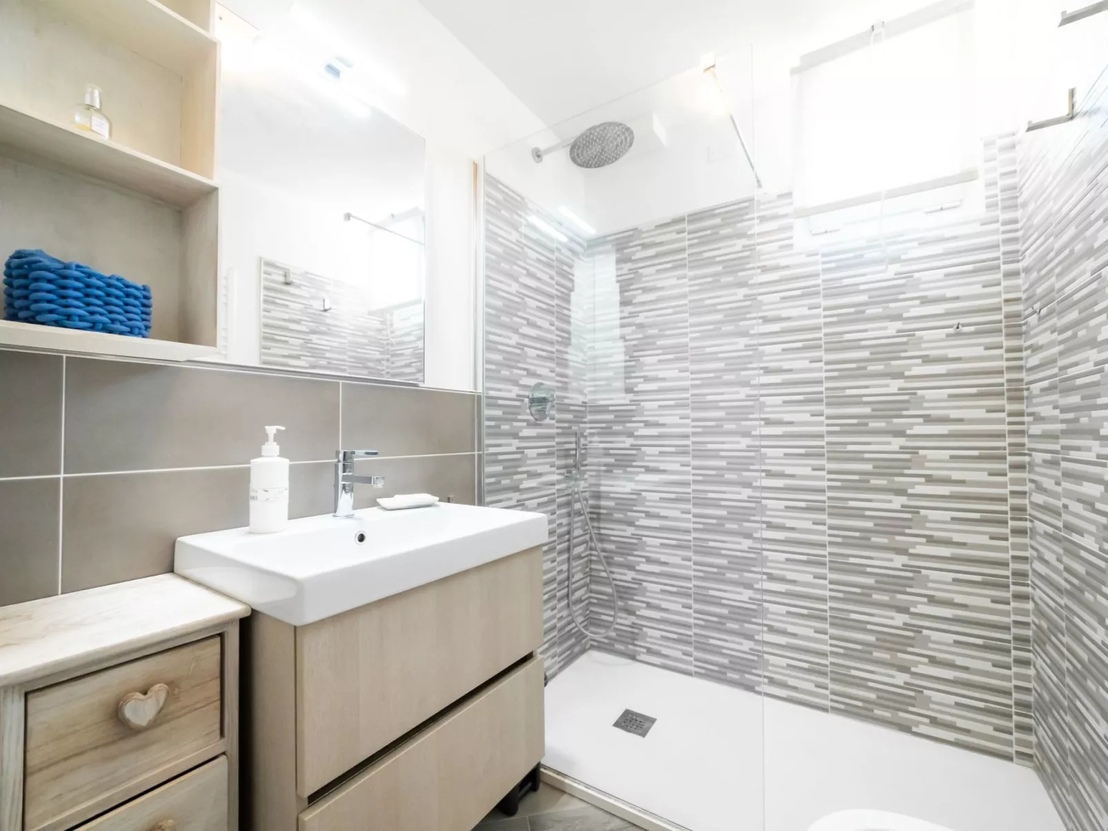 Perla Abernathy - Haus mit Pool und Garten