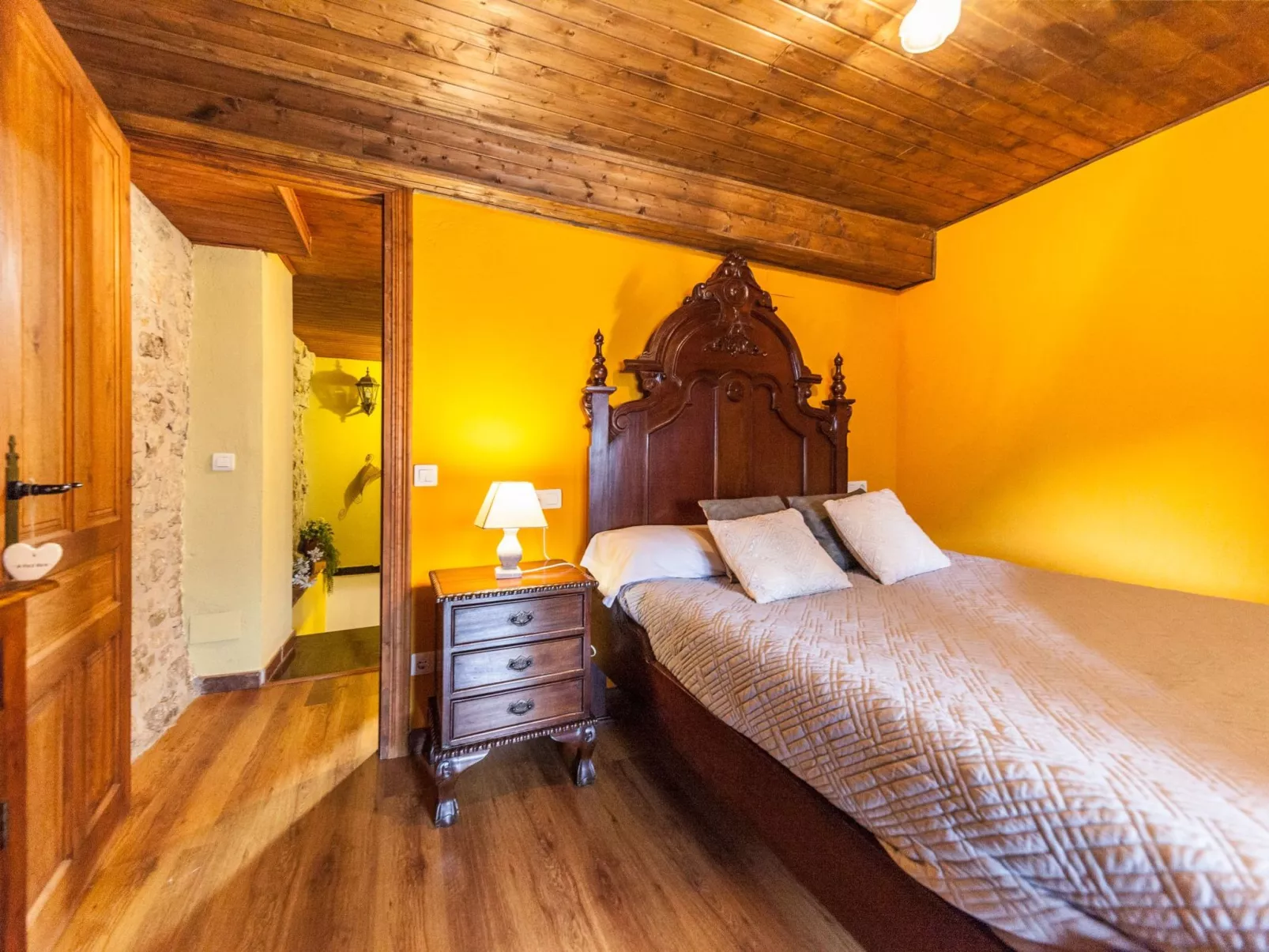 Berghütte mit Terrasse, Kamin und Jacuzzi