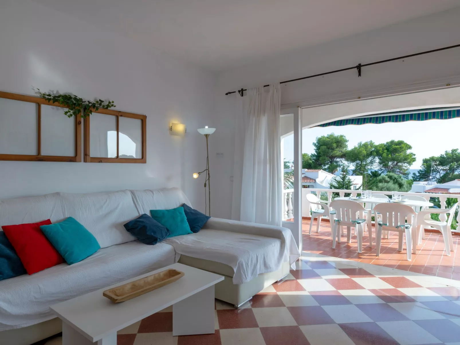 Moderne, frische Familienvilla Allondra