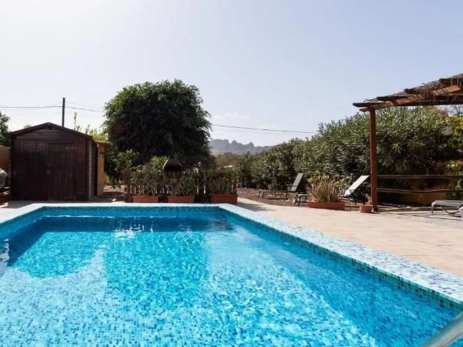 "La Almendra" mit Terrasse-Buiten