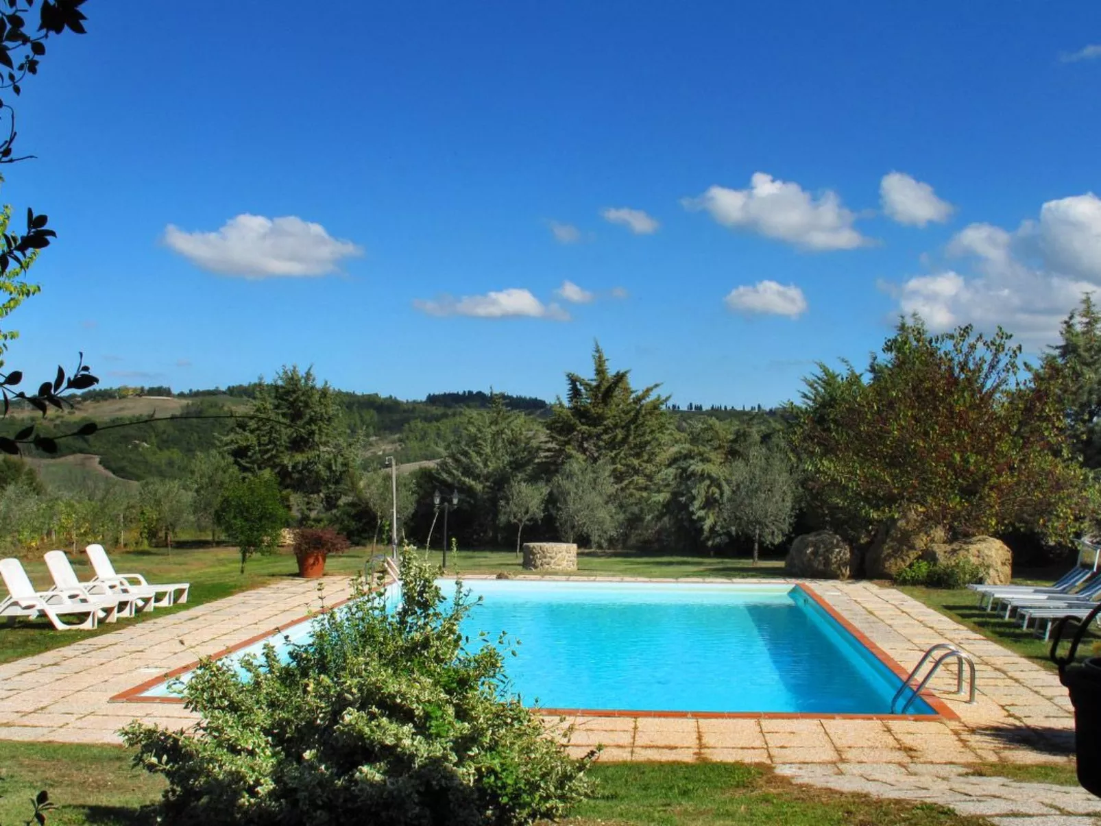 In Pomarance mit Großem gemeinsamem Pool-Buiten