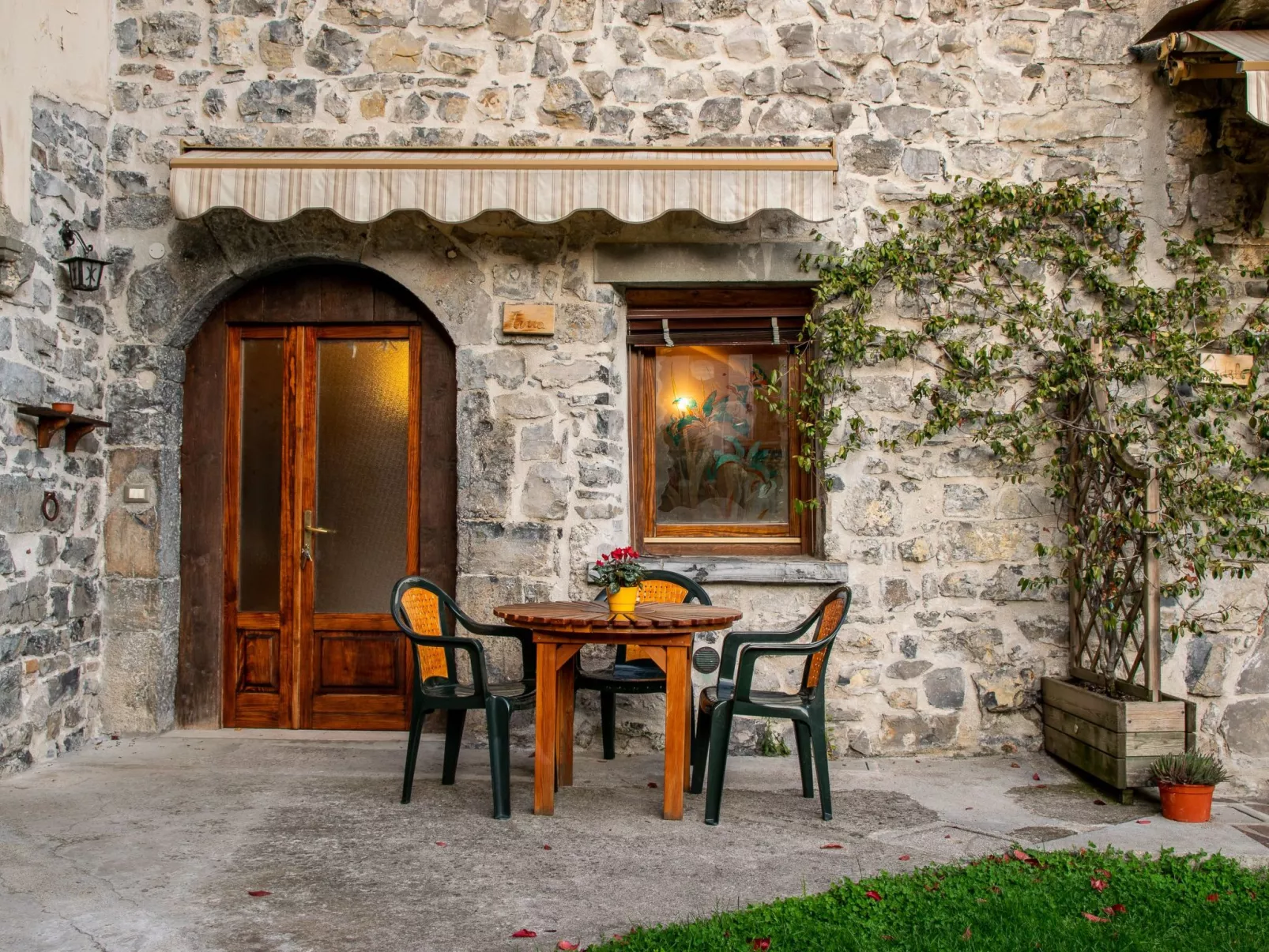 Wohnung in Riva Di Solto mit Kleinem Garten