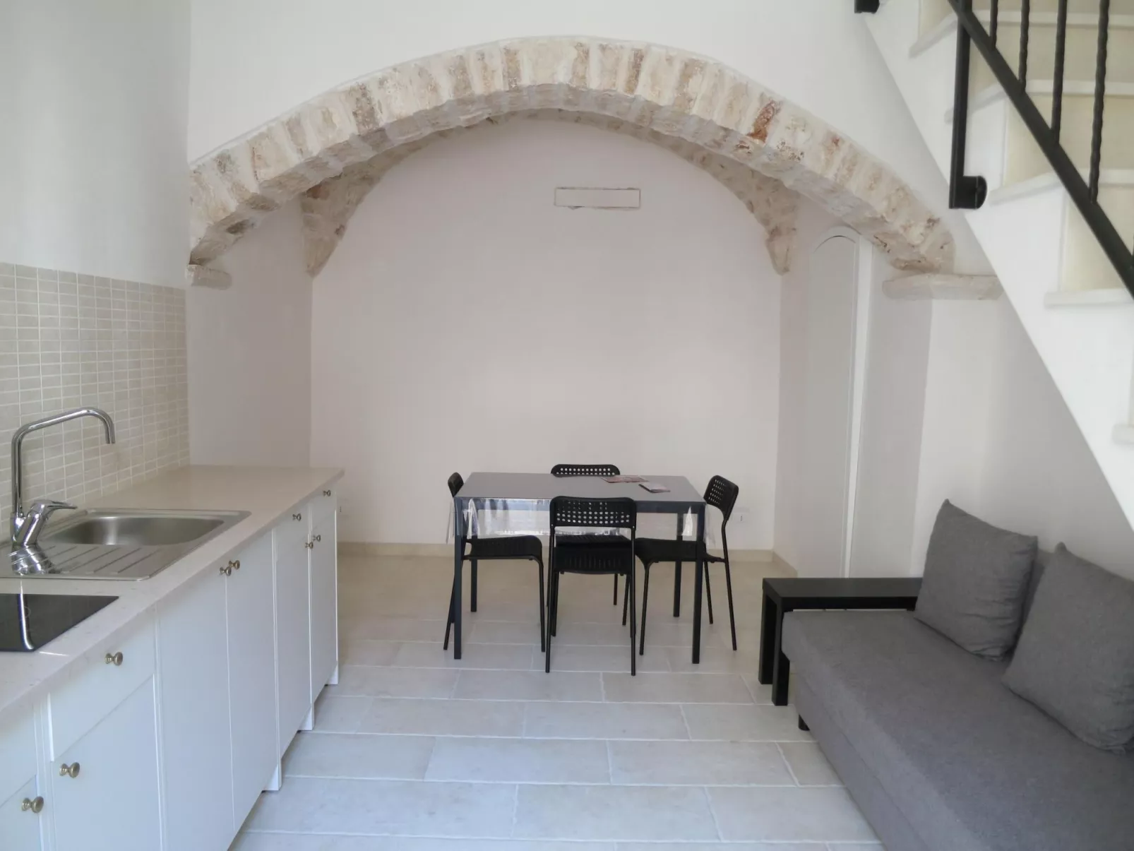 In 2015 renoviertes Ferienhaus inmitten der Altstadt mit steinernen Rundbögen