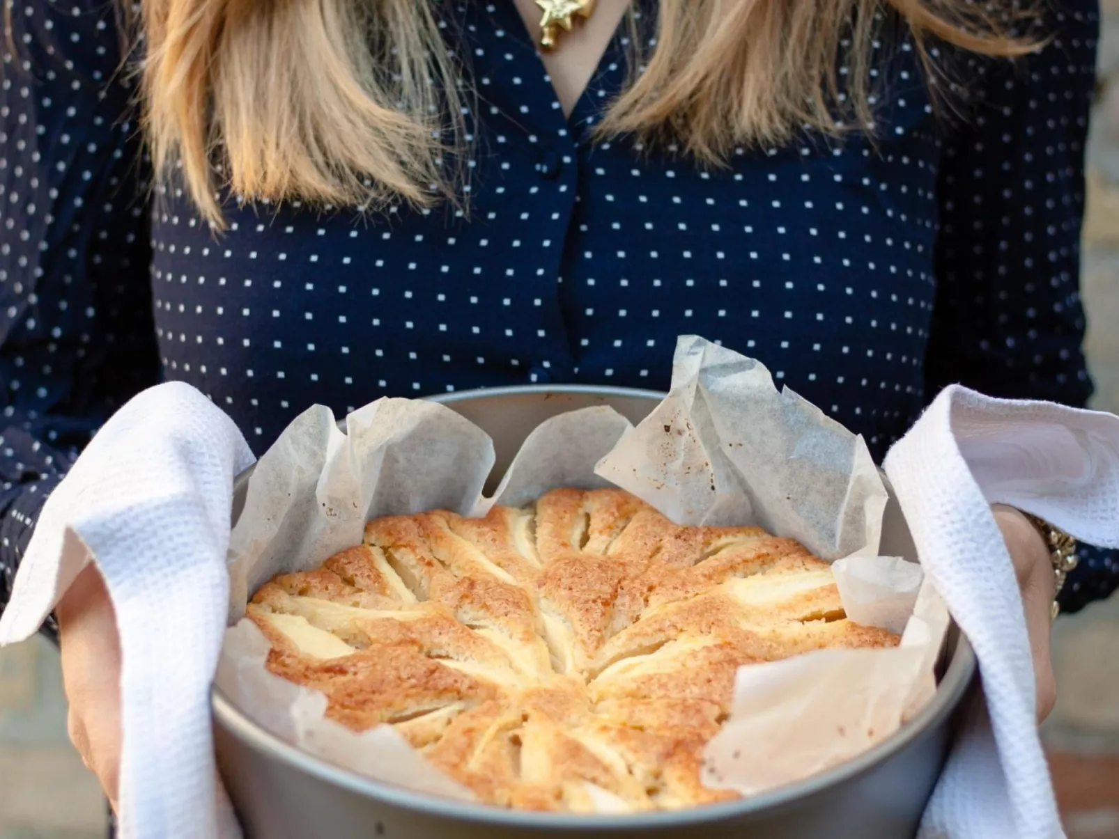 In einem Bauernhaus in den Hügeln, mit Garten und Pool
