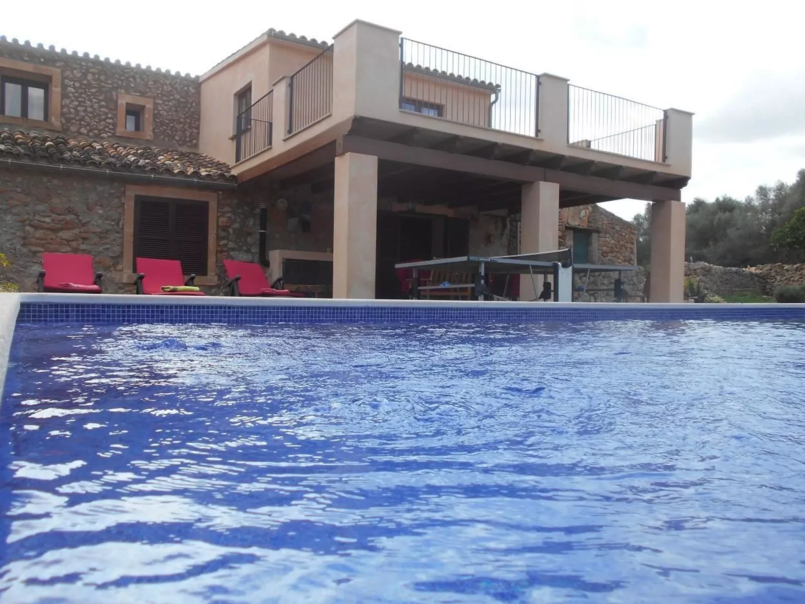 Freistehendes Landhaus mit Schwimmbad