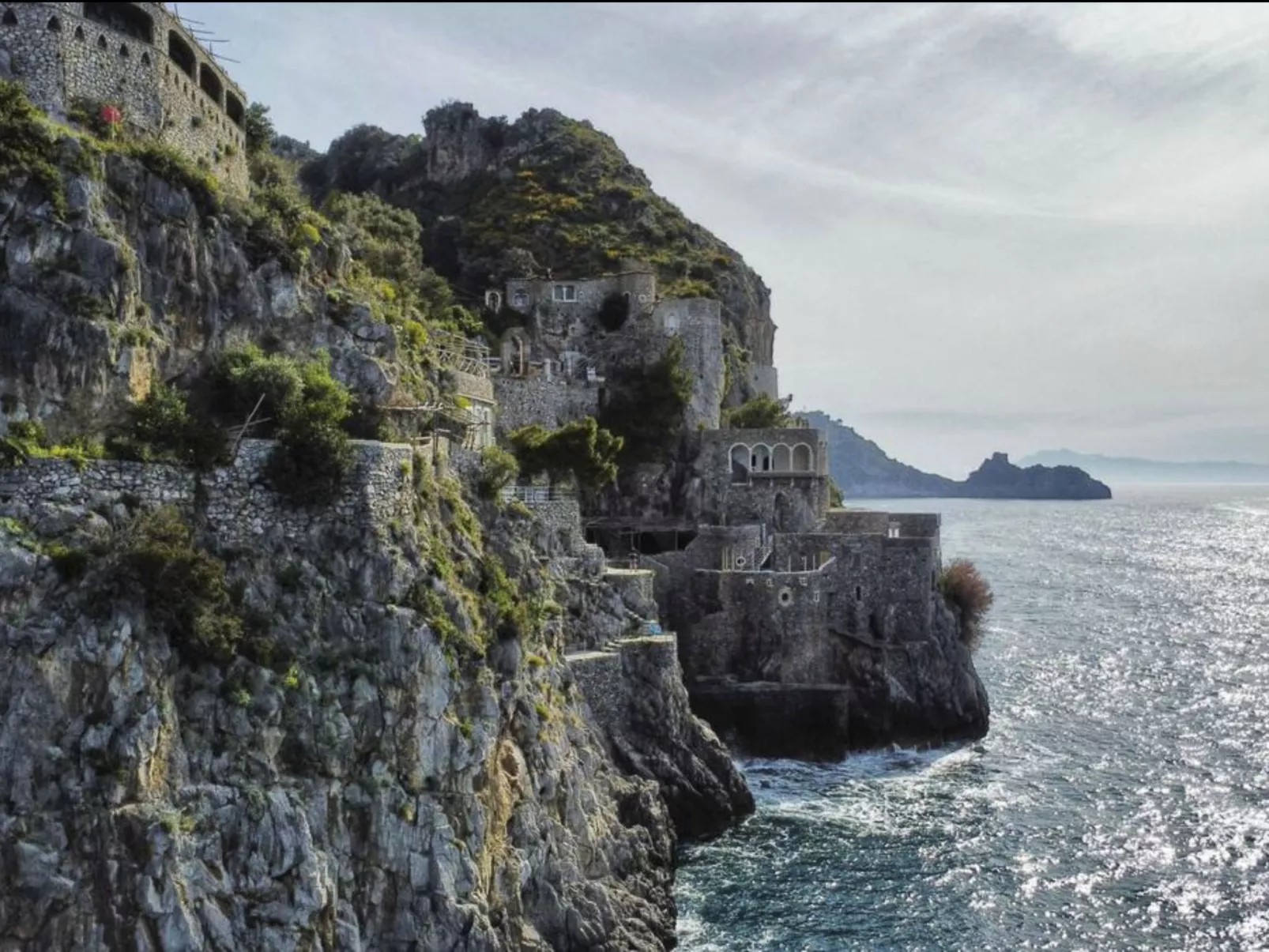 Villa auf einer natürlichen Klippe mit Blick auf das Meer, nur wenige Schritte-Buiten