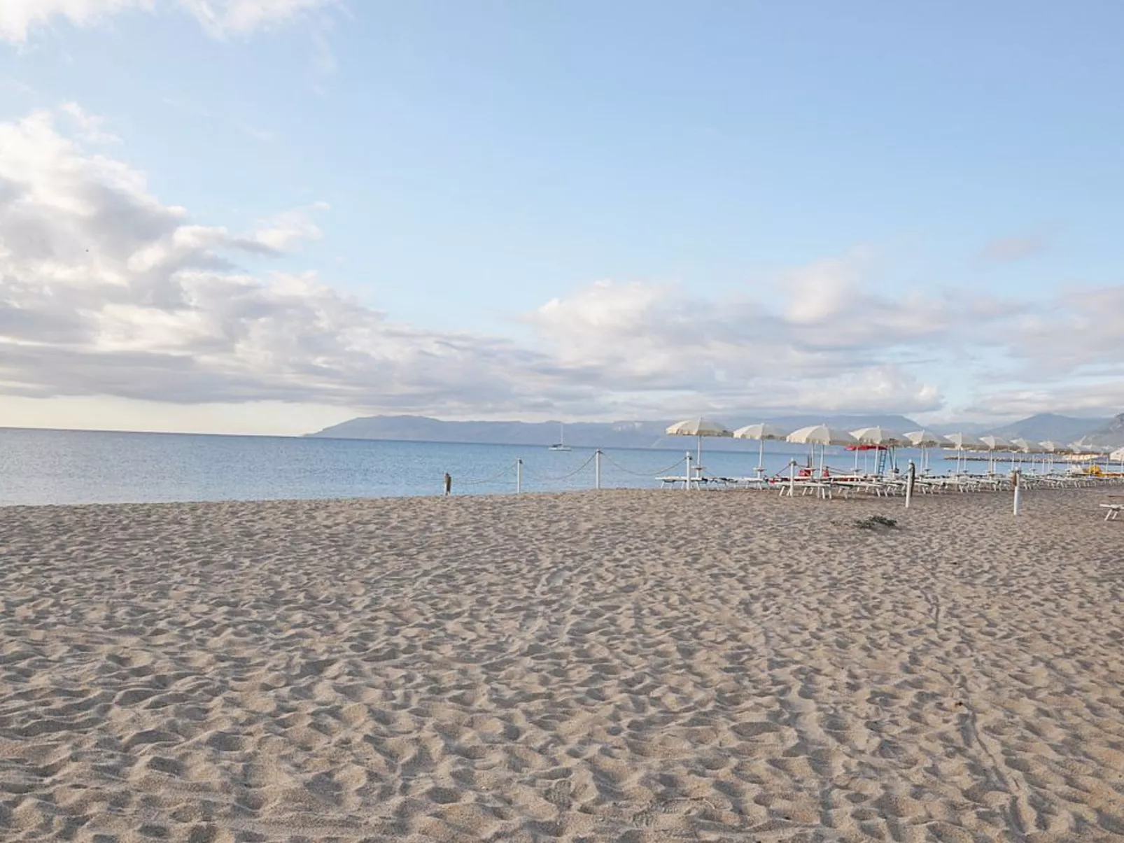 Apt. Orosei 2A, mit gemeinsamem Schwimmbad-Buiten