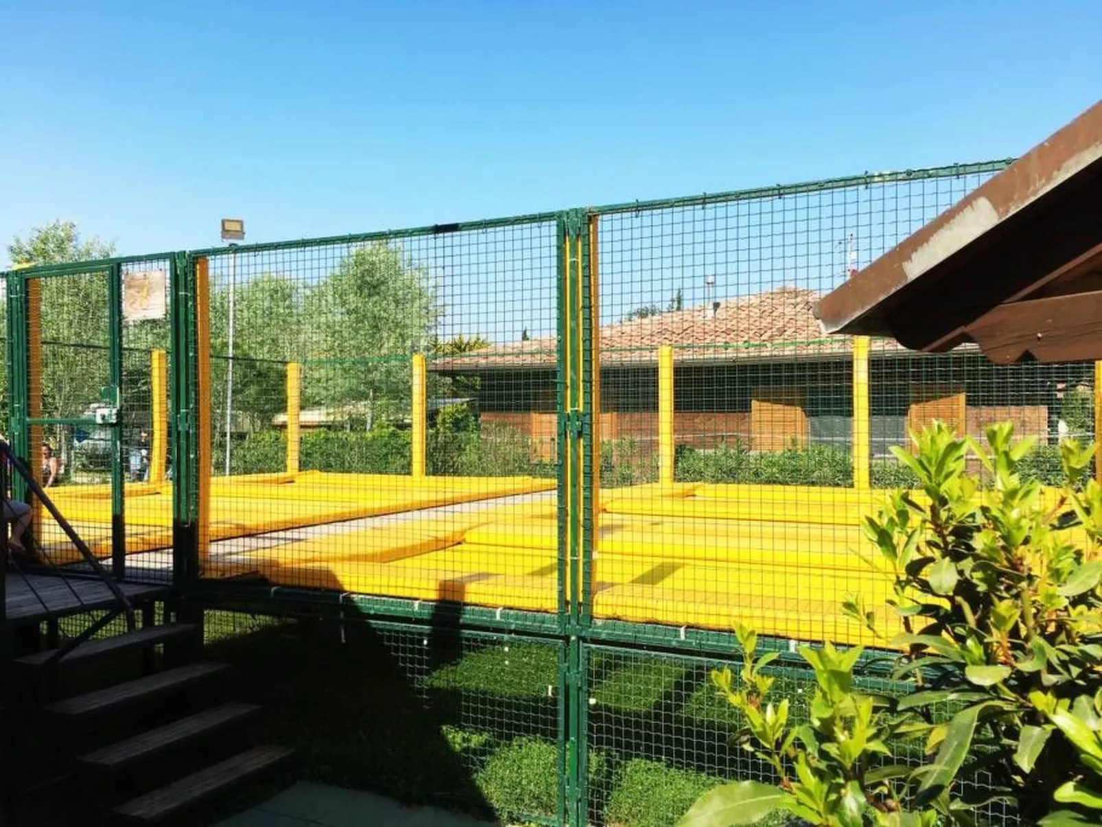 Mobilheim auf einem Campingplatz in der Nähe des Meeres und von Pisa-Image-tags.info