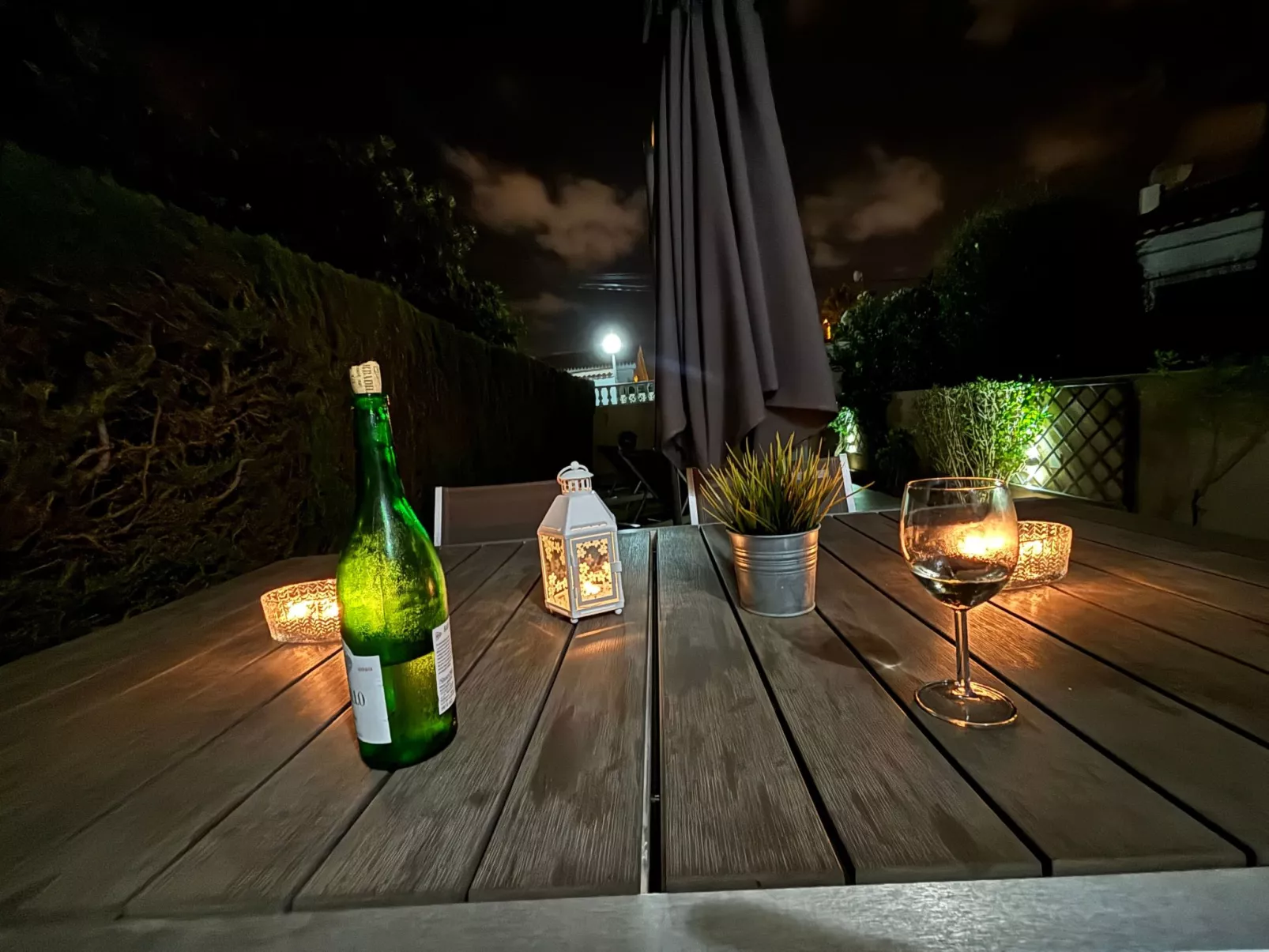 Mit Garten, Grill und Terrasse-Buiten