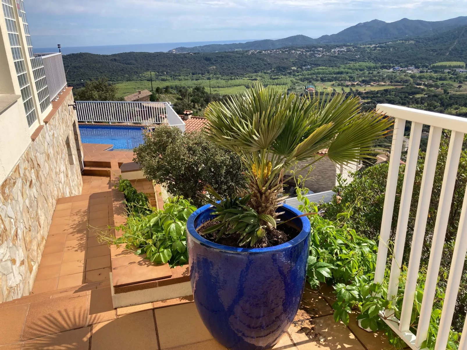 Gemütliches Ferienhaus mit Pool und Meerblick