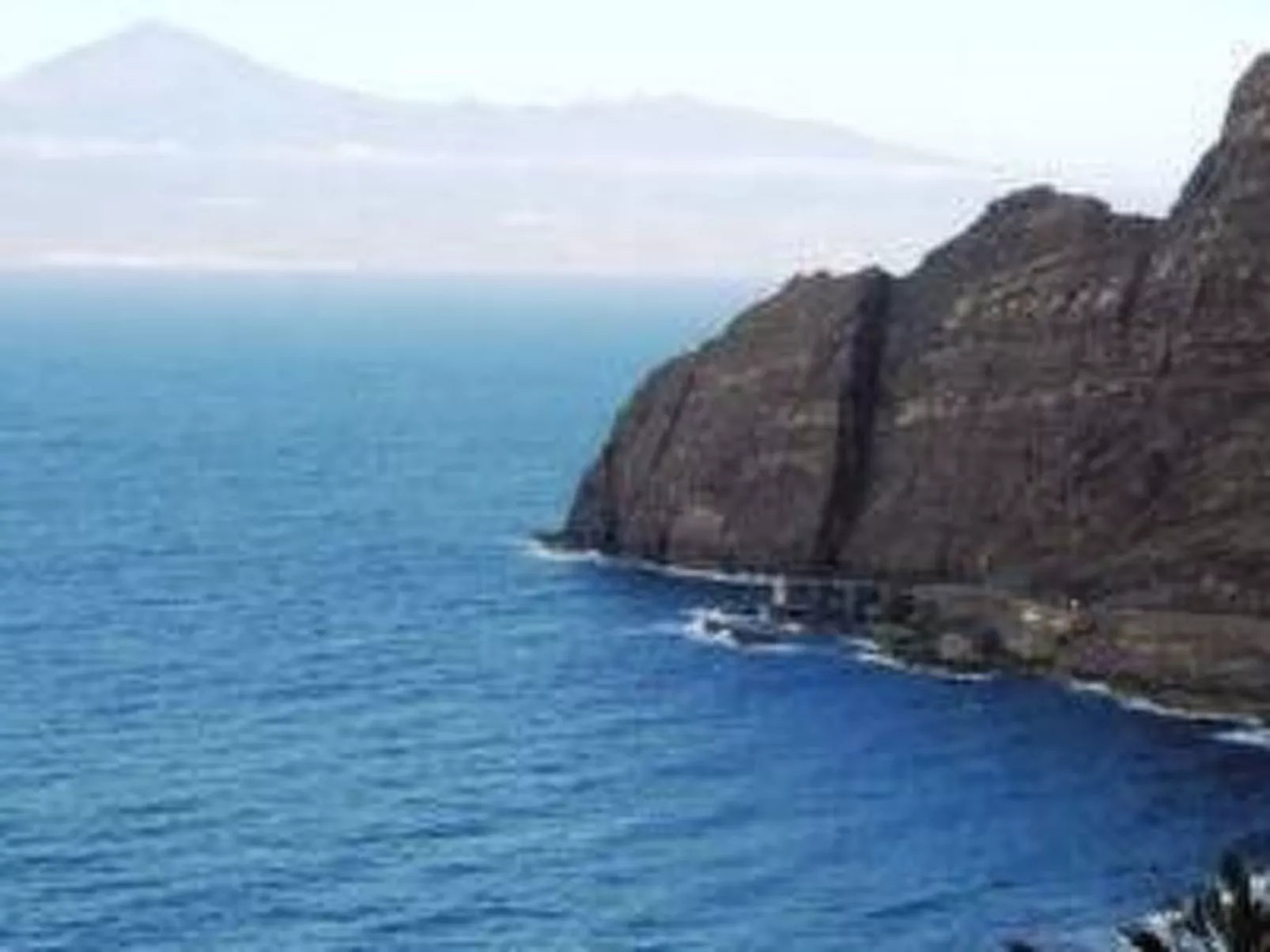 Ländliches Haus mit herrlichem Blick auf das Meer und das Tal.-Image-tags.info