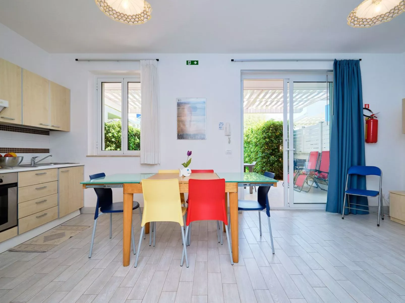 In Marina Di Ragusa mit Terrasse, Grill und Garten