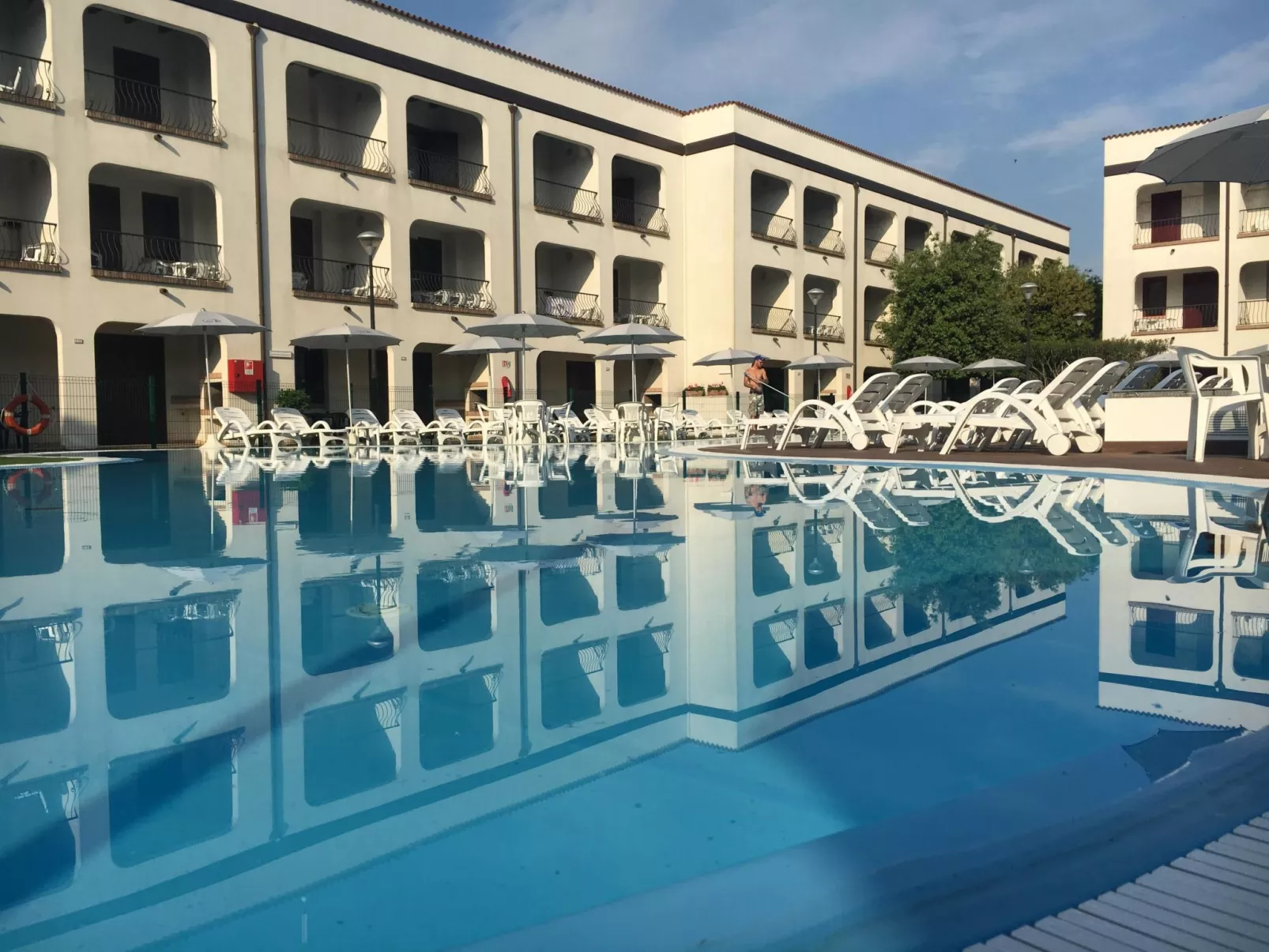 Wunderschöne Wohnung in Lido Di Spina mit Möbliertem Balkon-Buiten