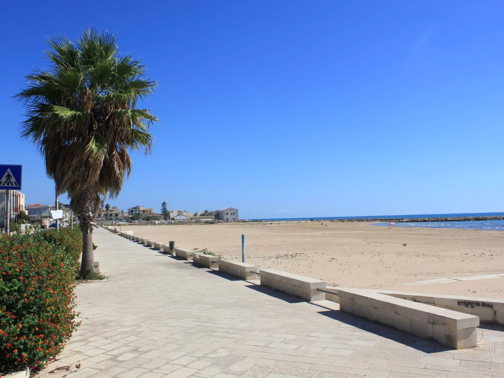 Appartement in Donnalucata mit Möblierter Terrasse und Meerblick