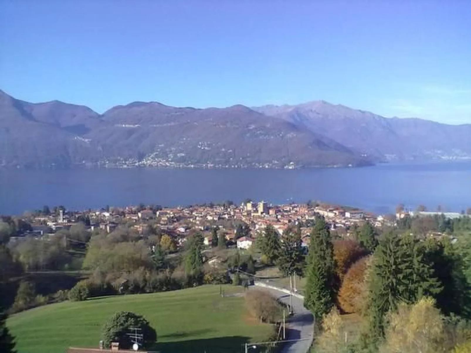 Mit Blick auf den Lago Maggiore