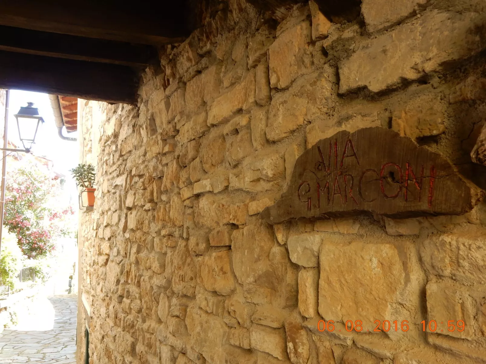 Schönes Ferienhaus mit Garten und Whirlpool-Buiten