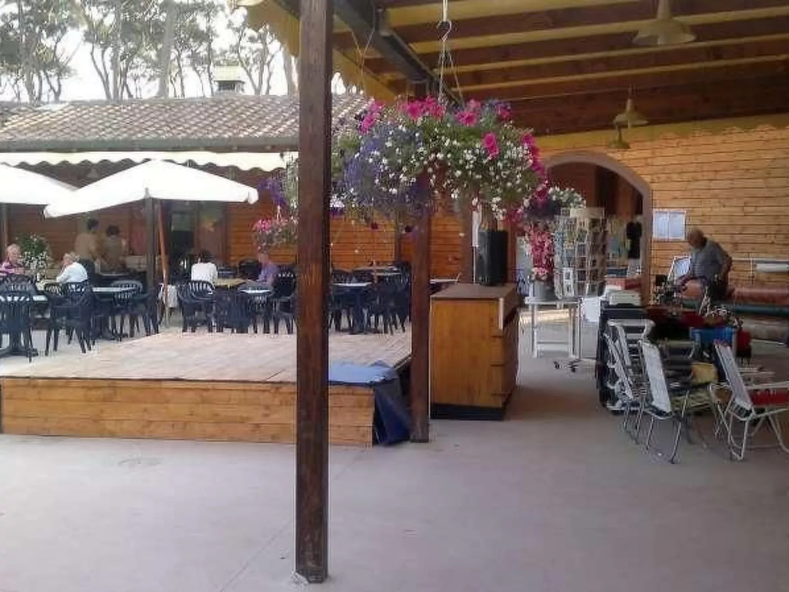 Mobilheim auf einem Campingplatz in der Nähe des Meeres, Pisa,-Buiten