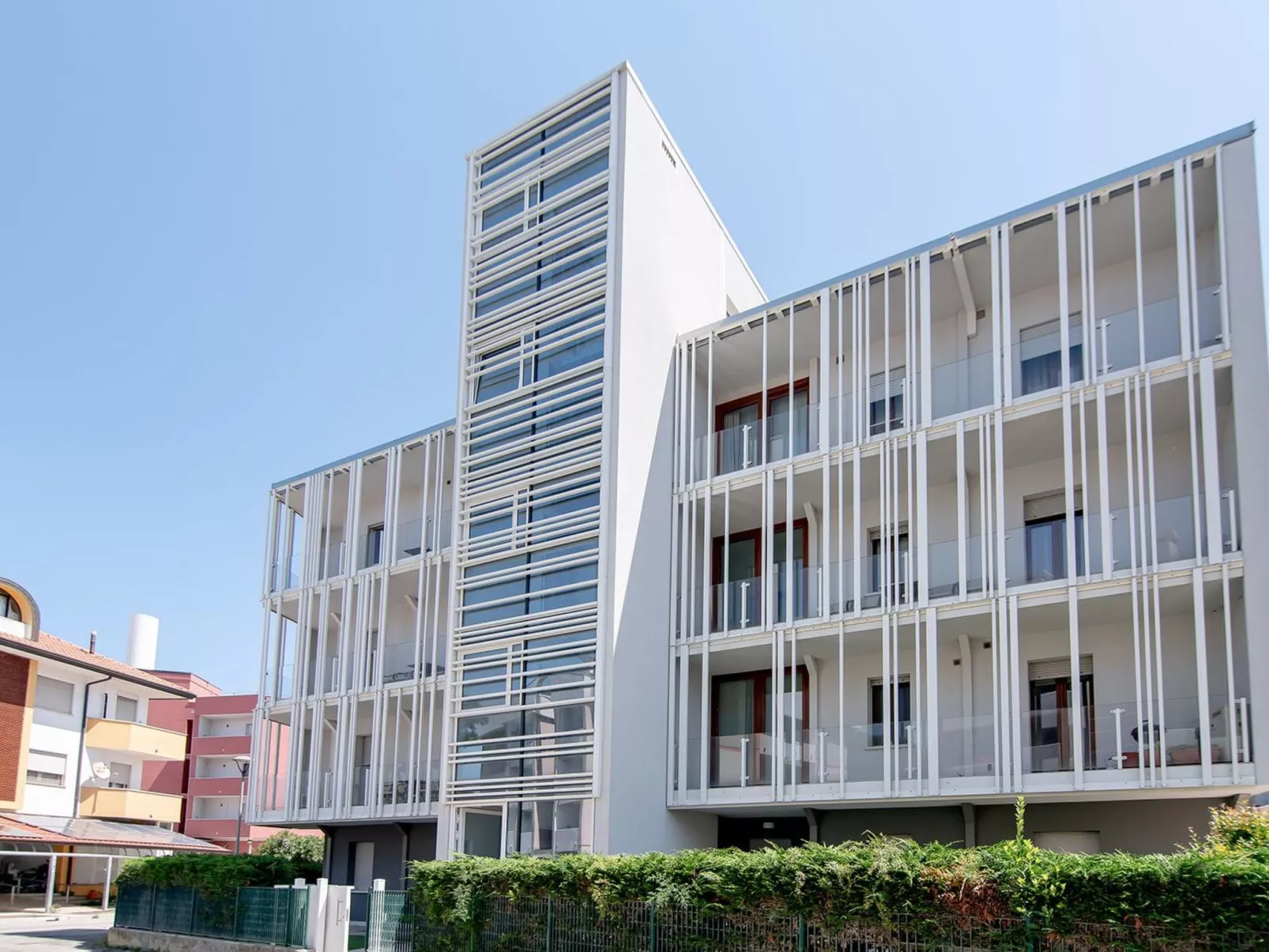 Einzimmerwohnung mit Balkon und Frühstück-Buiten