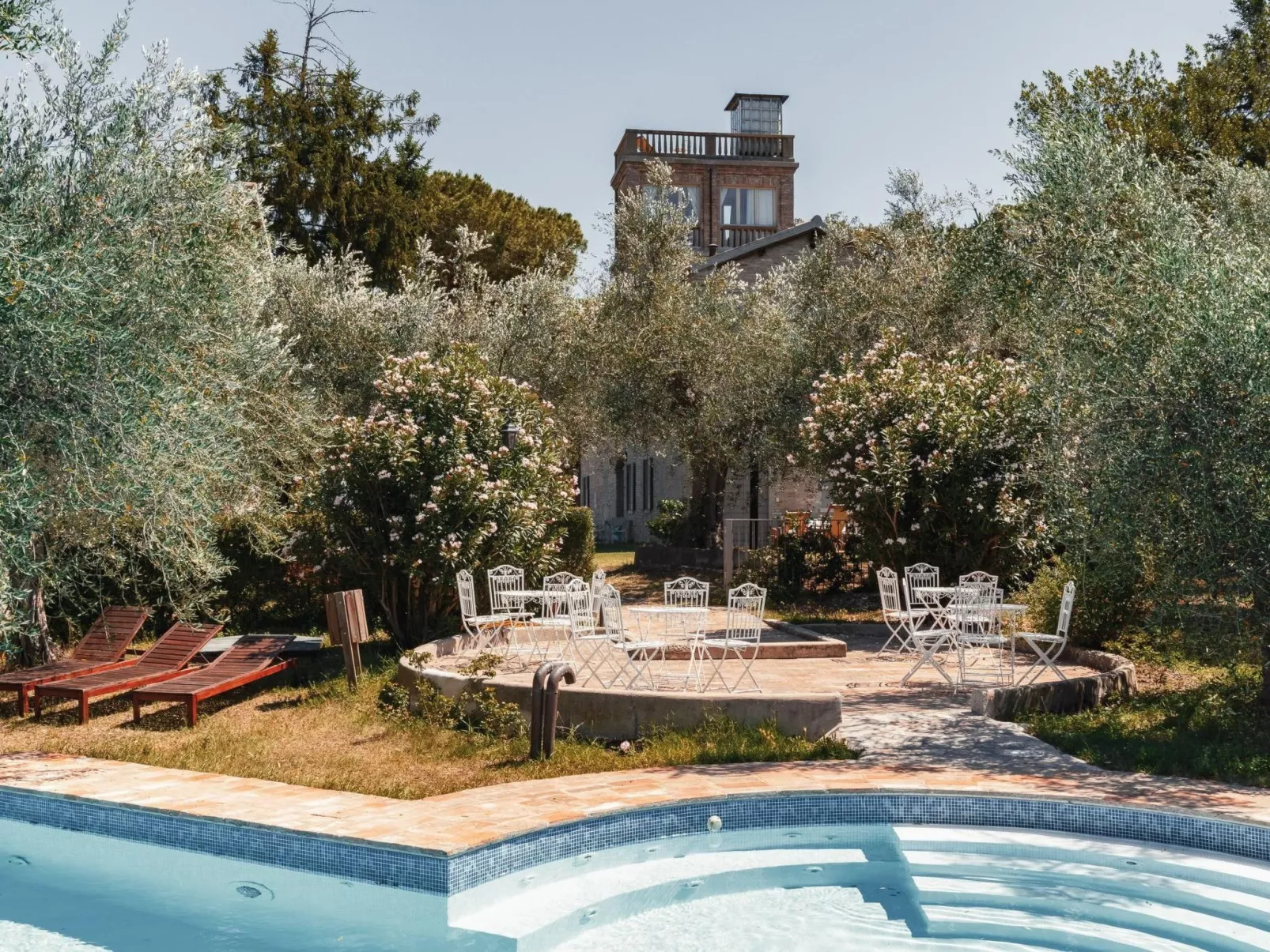 Studio-Apartment mit Sommerpool, Garten und Aussicht