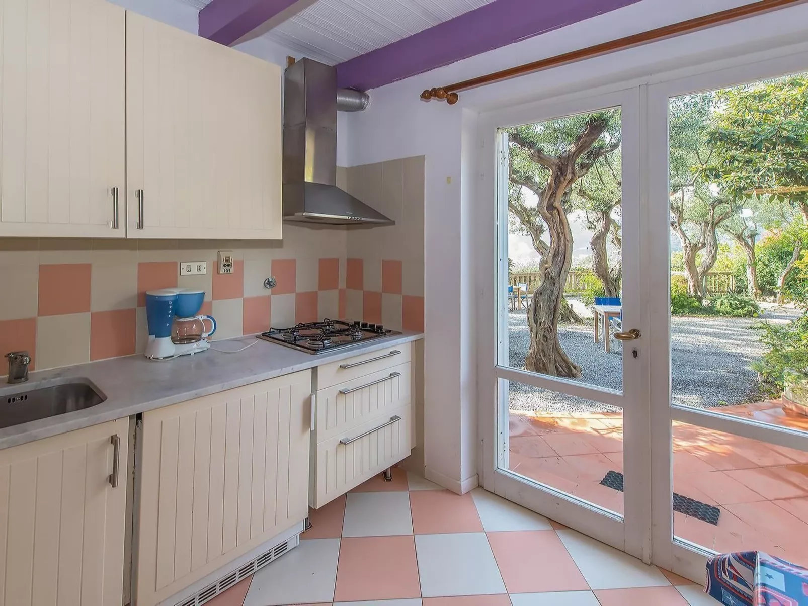 Einzimmerwohnung mit Panoramablick im Erdgeschoss-Image-tags.info