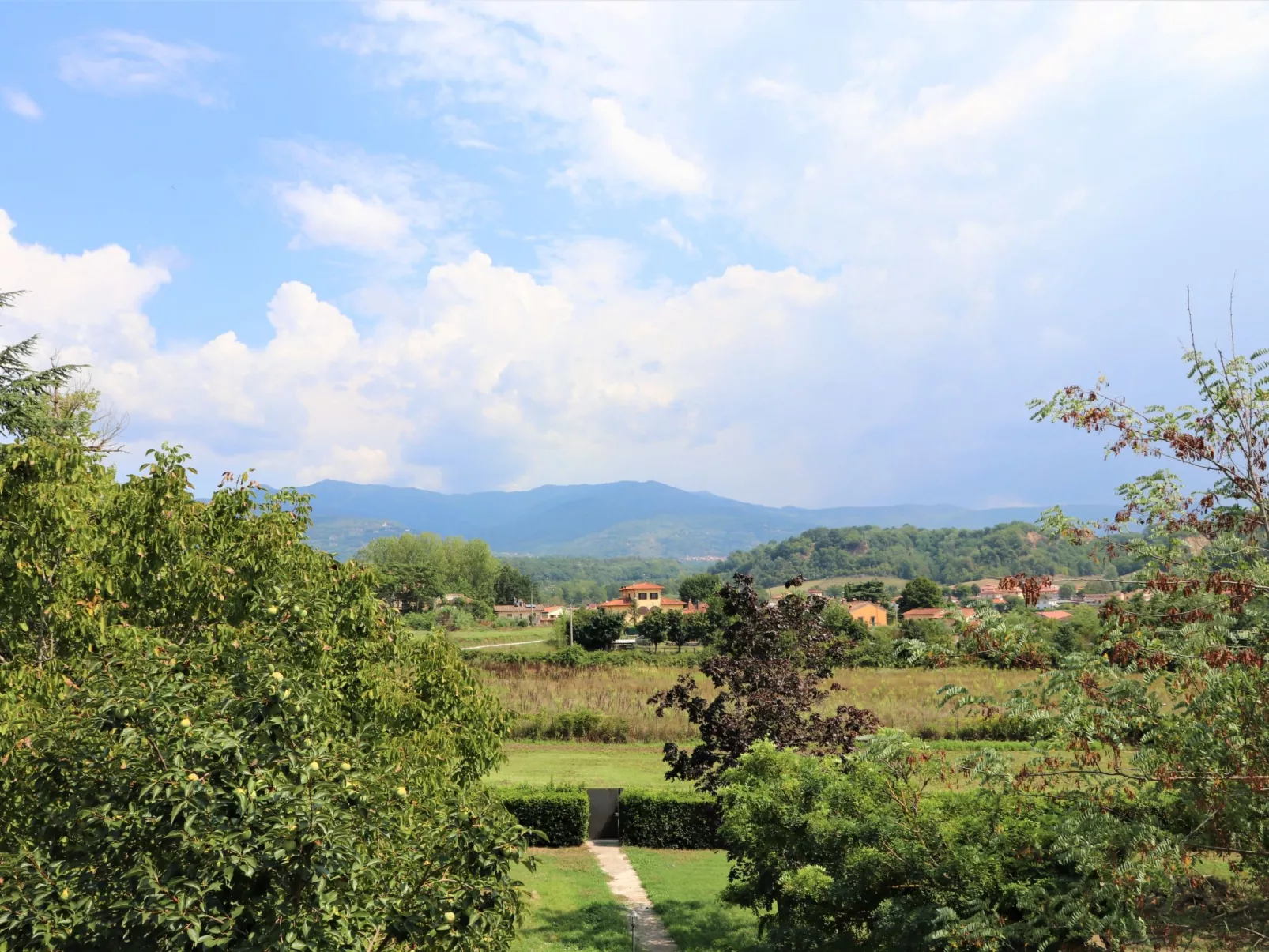 Große Wohnung mit 3 Schlafzimmern und 3 Bädern-Buiten