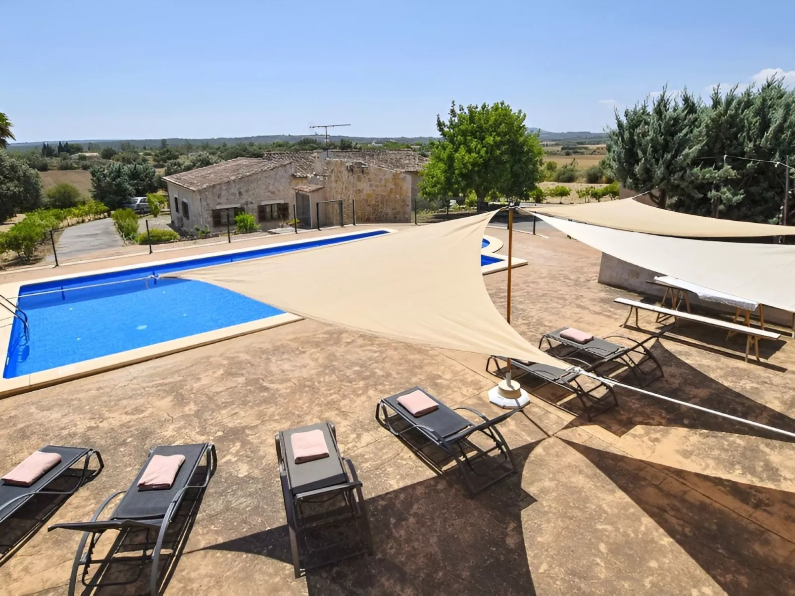 Finca mit großem eingezäunten Pool und Klimaanlage. - Buiten