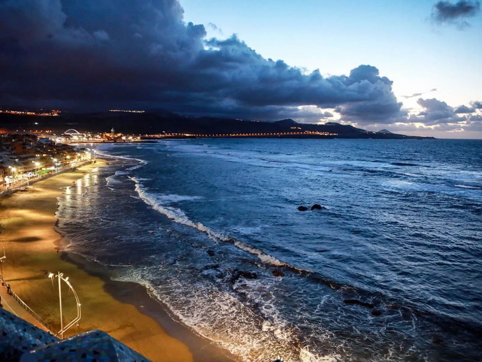 Wohnung mit privater Terrasse und Meerblick-Buiten