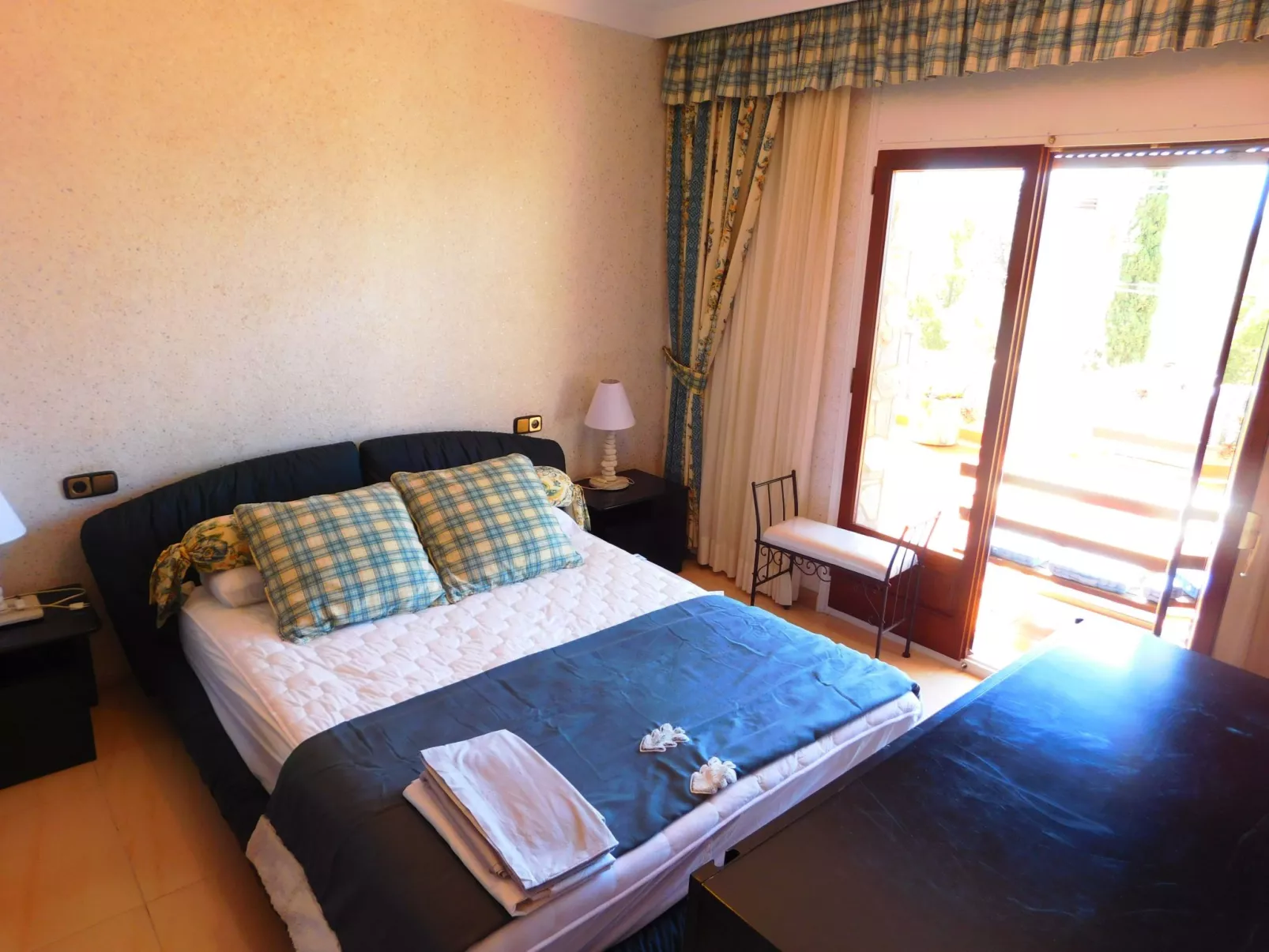 Wunderschönes Ferienhaus in Roses mit Großer Terrasse-Binnen