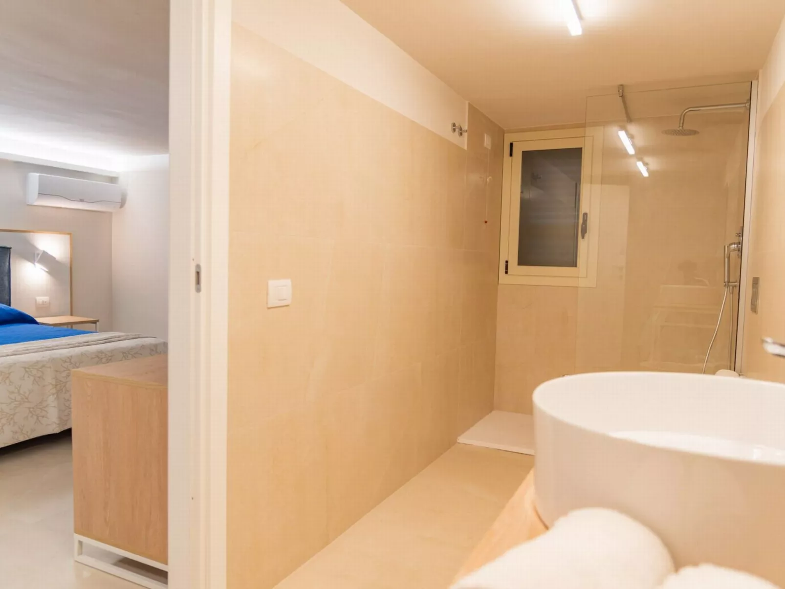 Komfortable und moderne Villa am Strand-Image-tags.info