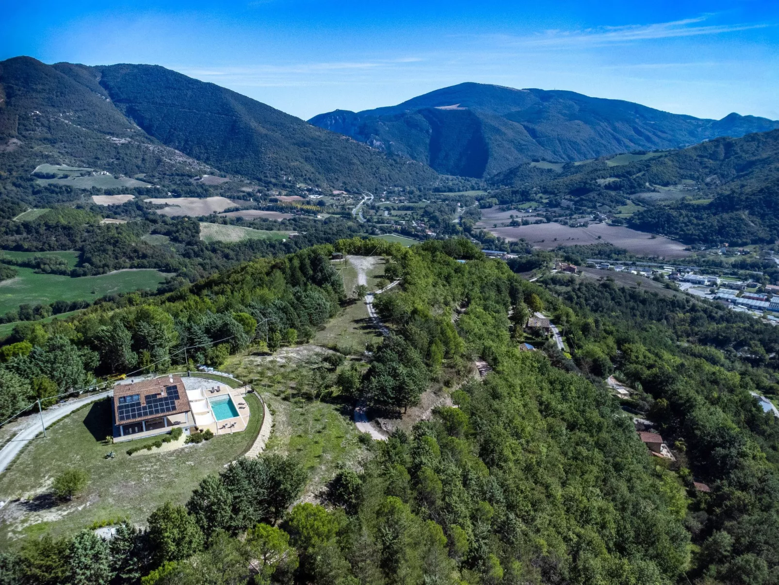 Villa Montefalcone, Außen- und Innenpool