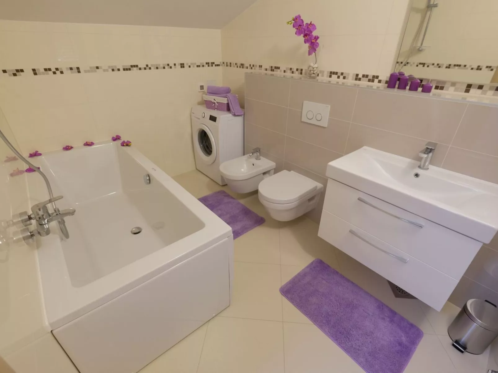 Nettes Ferienhaus in Pomer mit Privatem Pool-Binnen