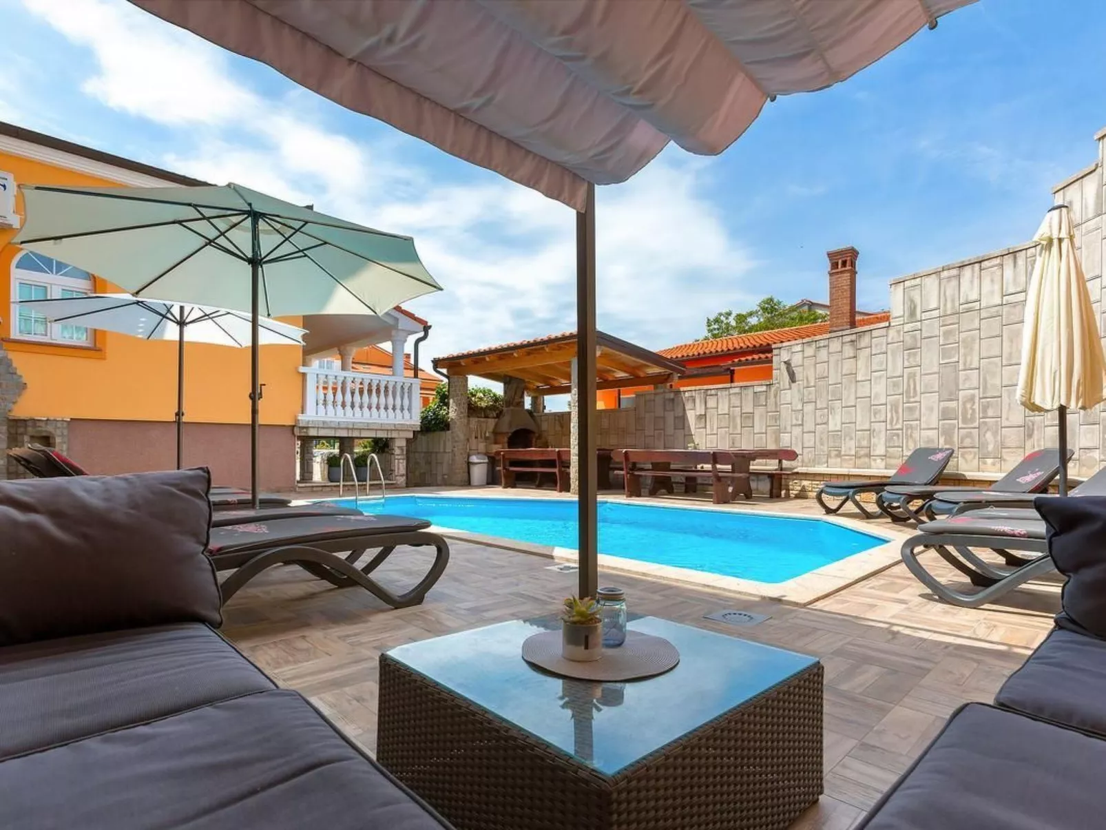 2-Schlafzimmer-Wohnung mit gemeinsamem Schwimmbad-Binnen