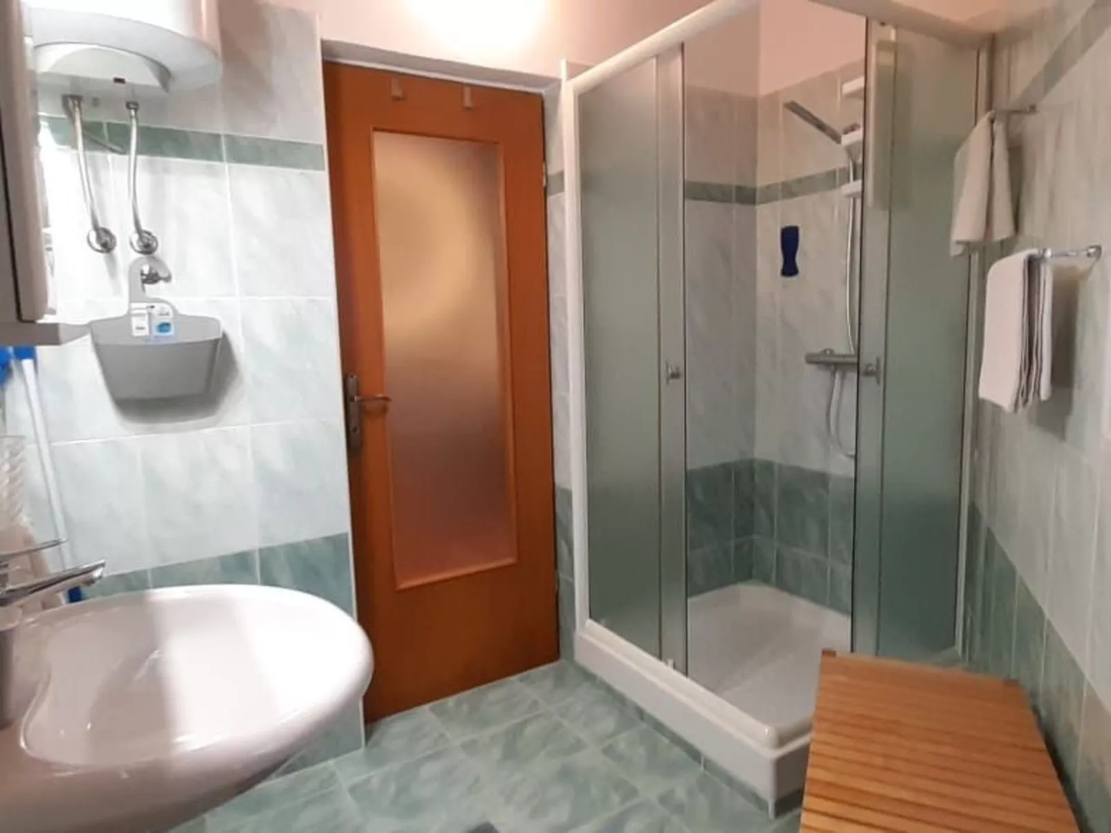 Mit schönem Garten und Sonnenterrasse-Binnen