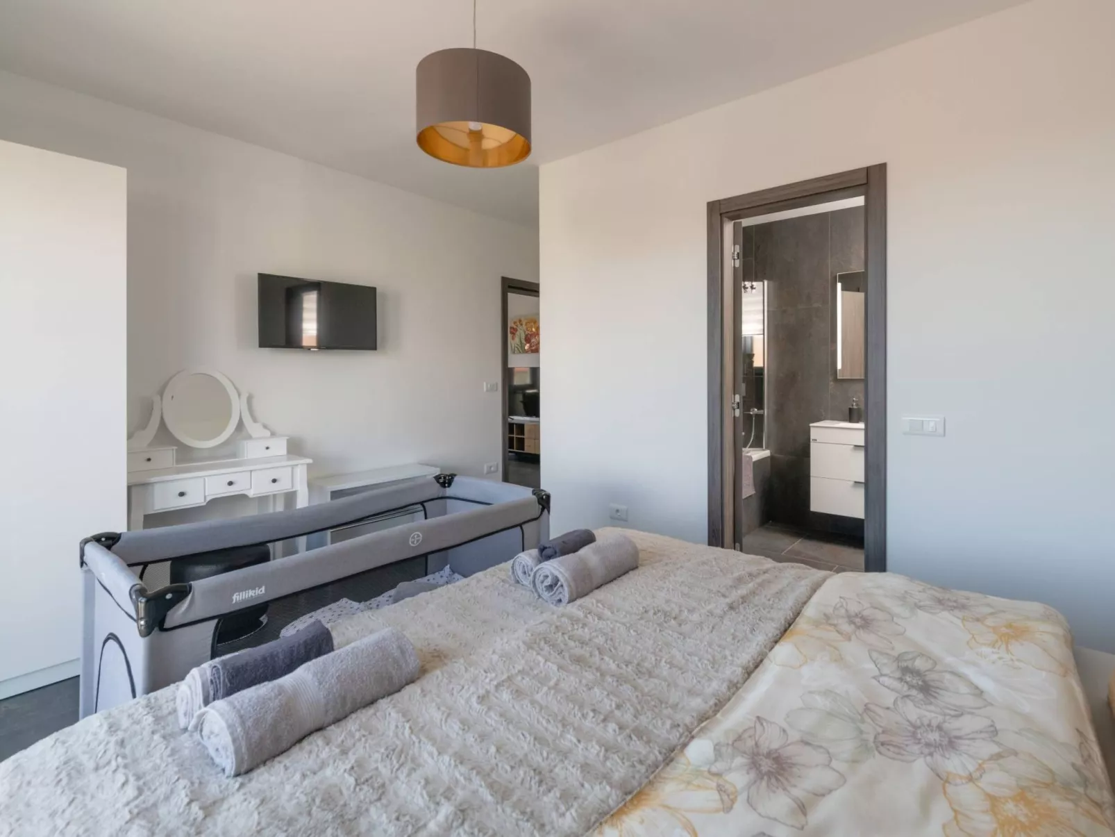 4 SZ mit Bad en suite Pool und Sommerküche-Binnen