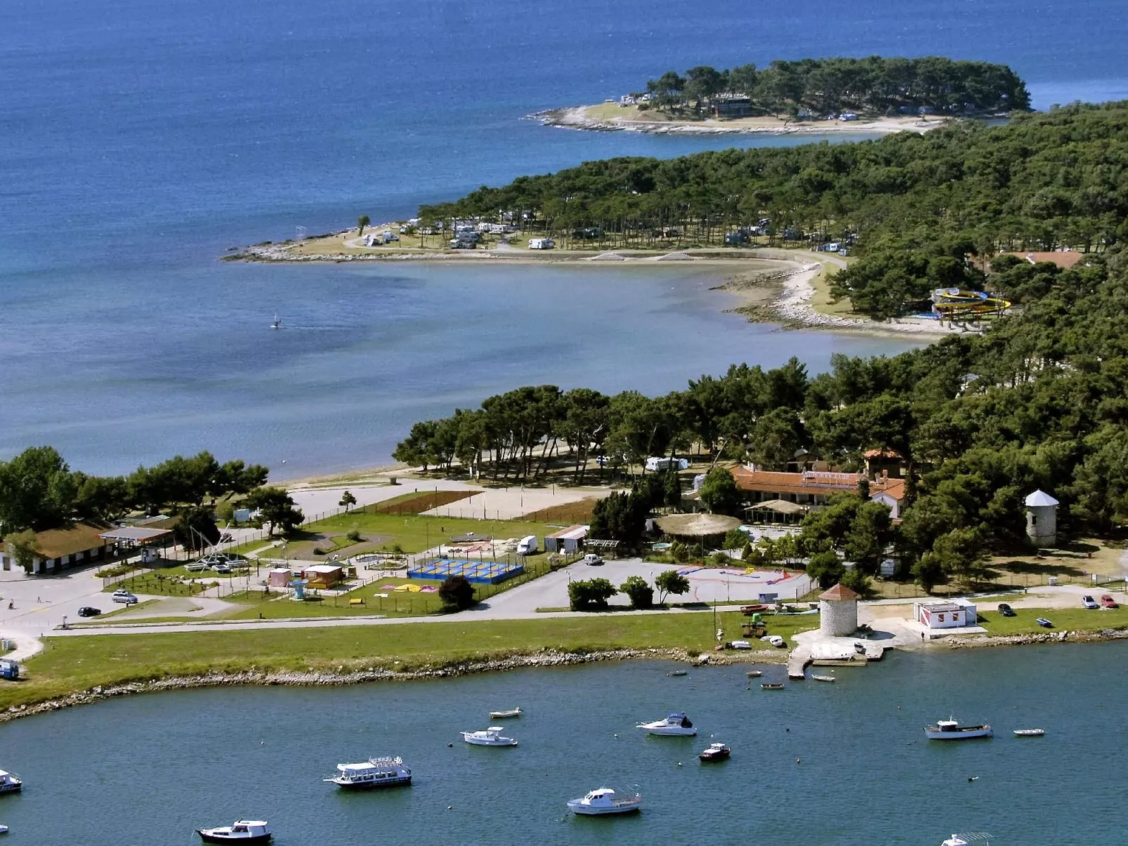 Villa mit Garten, Grill und Terrasse-Binnen