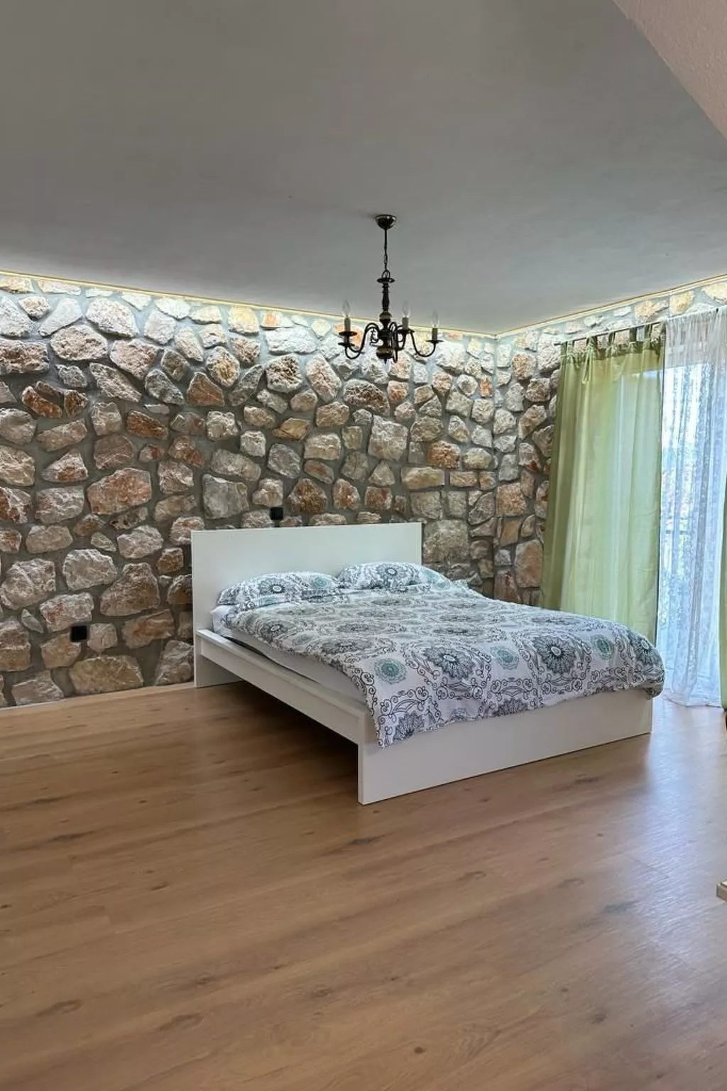 Großes Ferienhaus mit eigenem Pool und Terrasse-Binnen