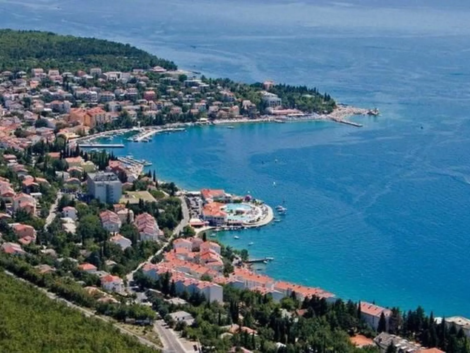 Geräumige Duplexwohnung mit Terrasse und Pool-Binnen