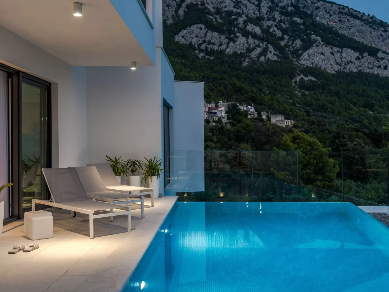 Schöne Villa Zvizdan mit Infinity-Pool-Buiten