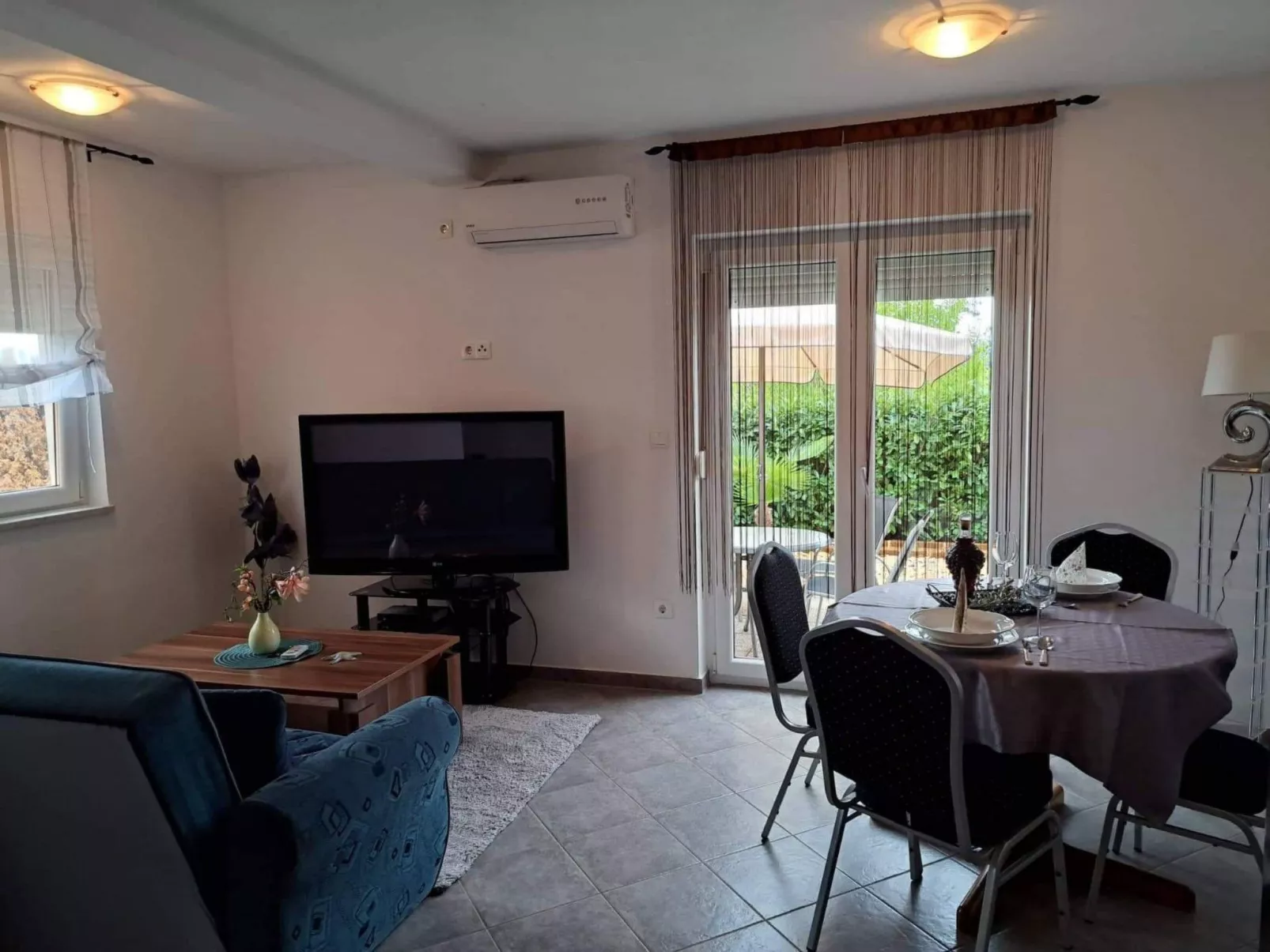 "Nette App in der Nähe des Pools"-Binnen