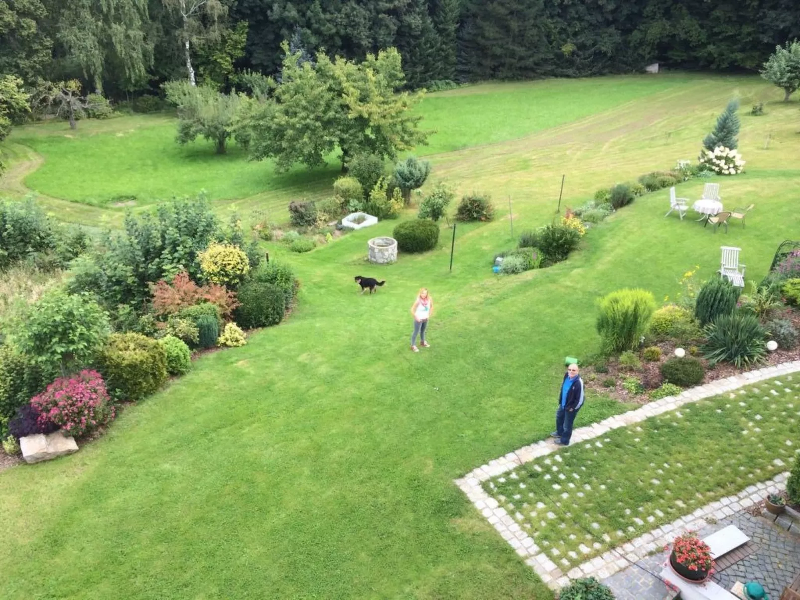Helle und moderne Ferienwohnung mit Terrasse-Buiten