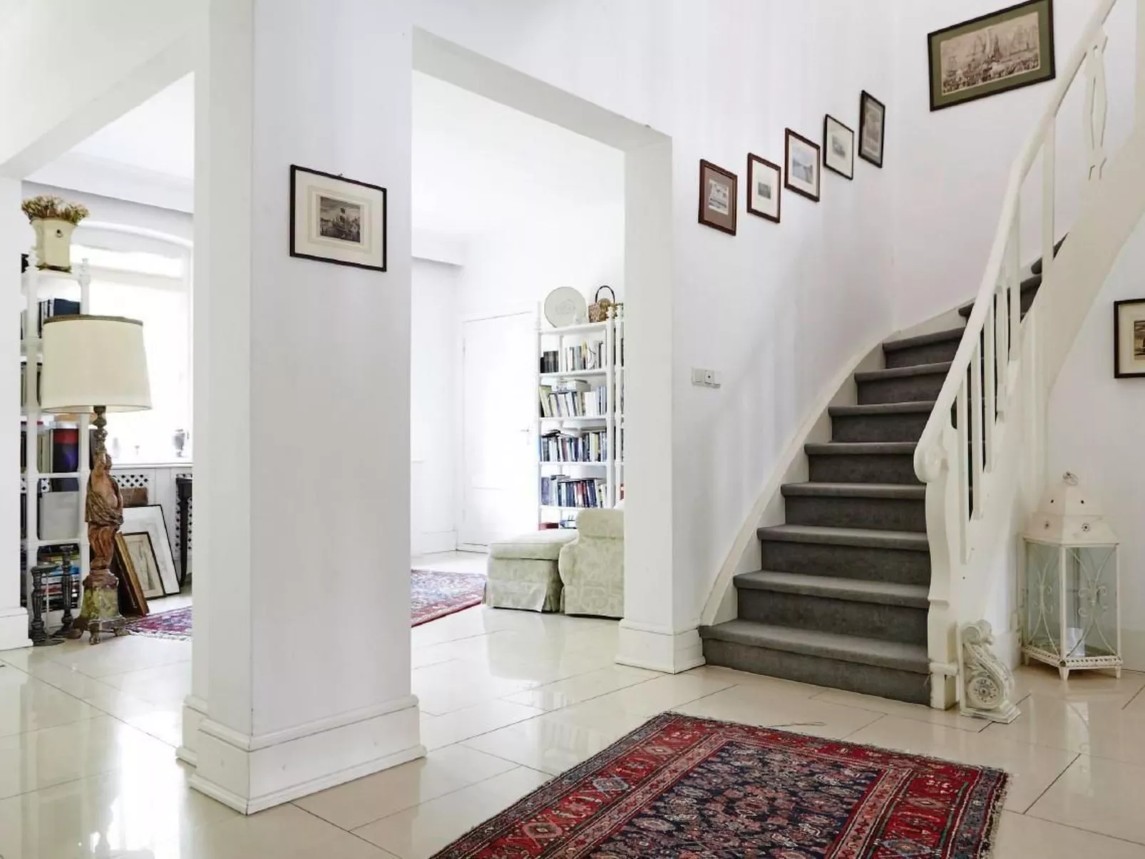 Landgut mit Blick auf das Wasser-Binnen