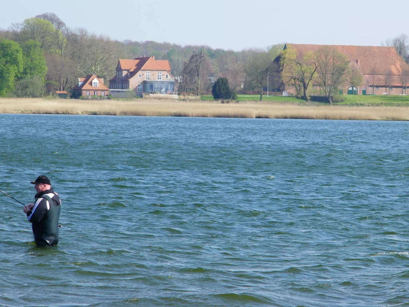 Haus in Zimmert mit Terrasse, Grill und Garten-Buiten