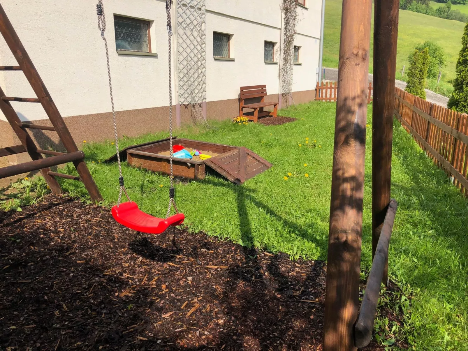 Modernes Ferienhaus in Granitzen mit Grill-Buiten