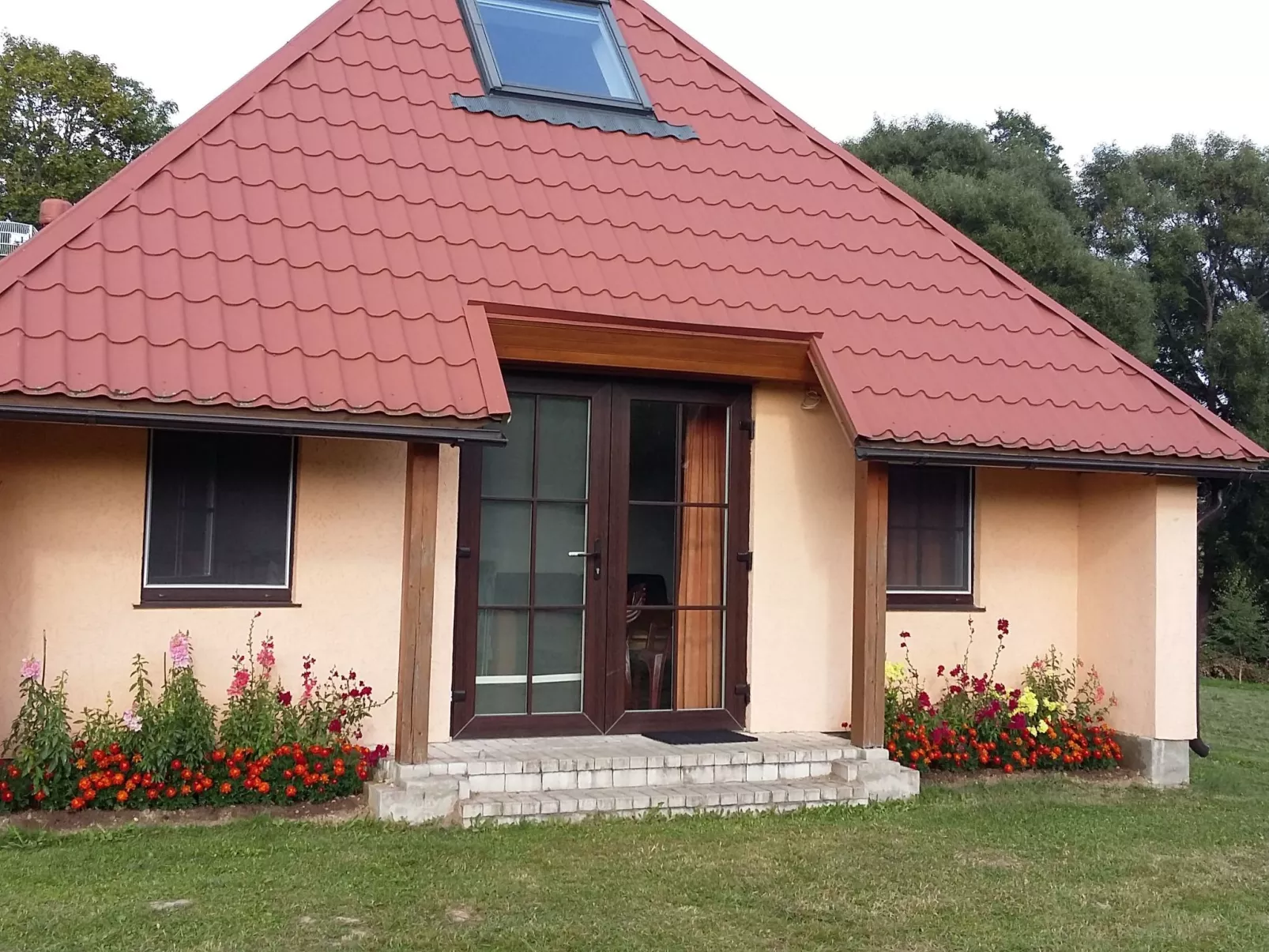 Fuchsbau in Waldnähe