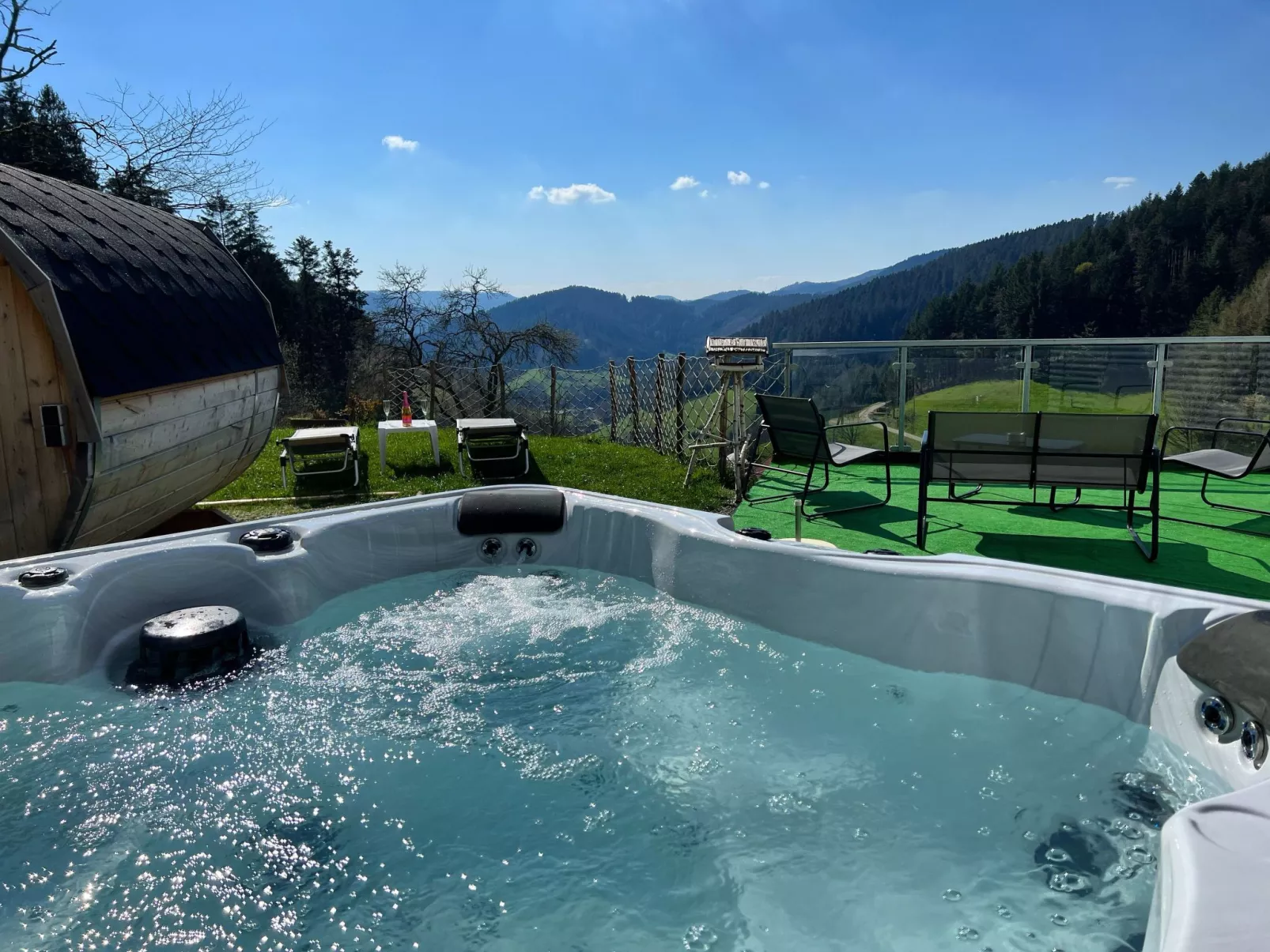 Haus mit Whirlpool, Sauna und Schwarzwaldblick-Binnen