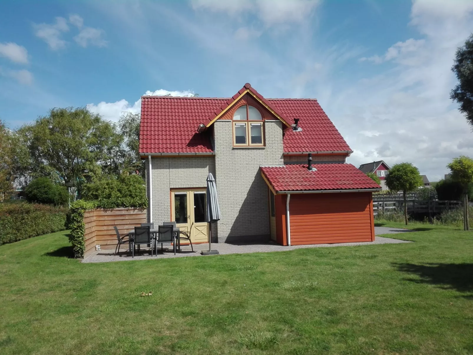 Einmalige, ruhige Ferienvilla im Grünen-Binnen