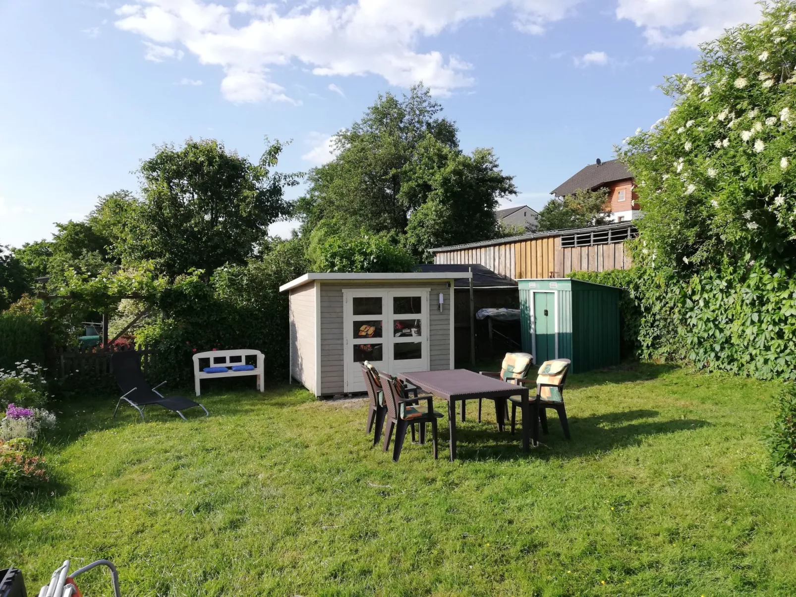 Geräumiges Ferienhaus in Holzerath mit Garten-Buiten